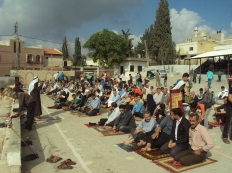 بالصور صلاة الاستسقاء في مدرسة ذكور قفين الاساسيه العليا